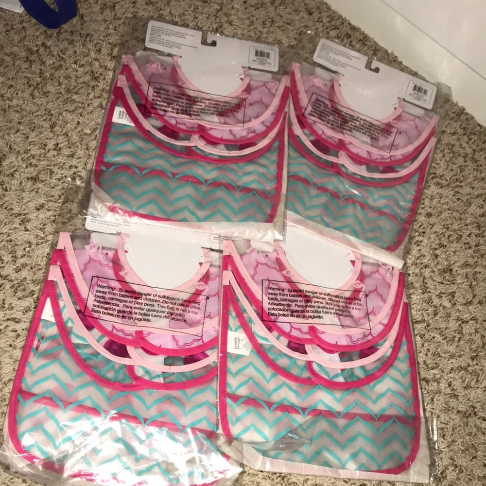 NEW 4 set of 4 easy clean bibs baby girl (16 bibs total)